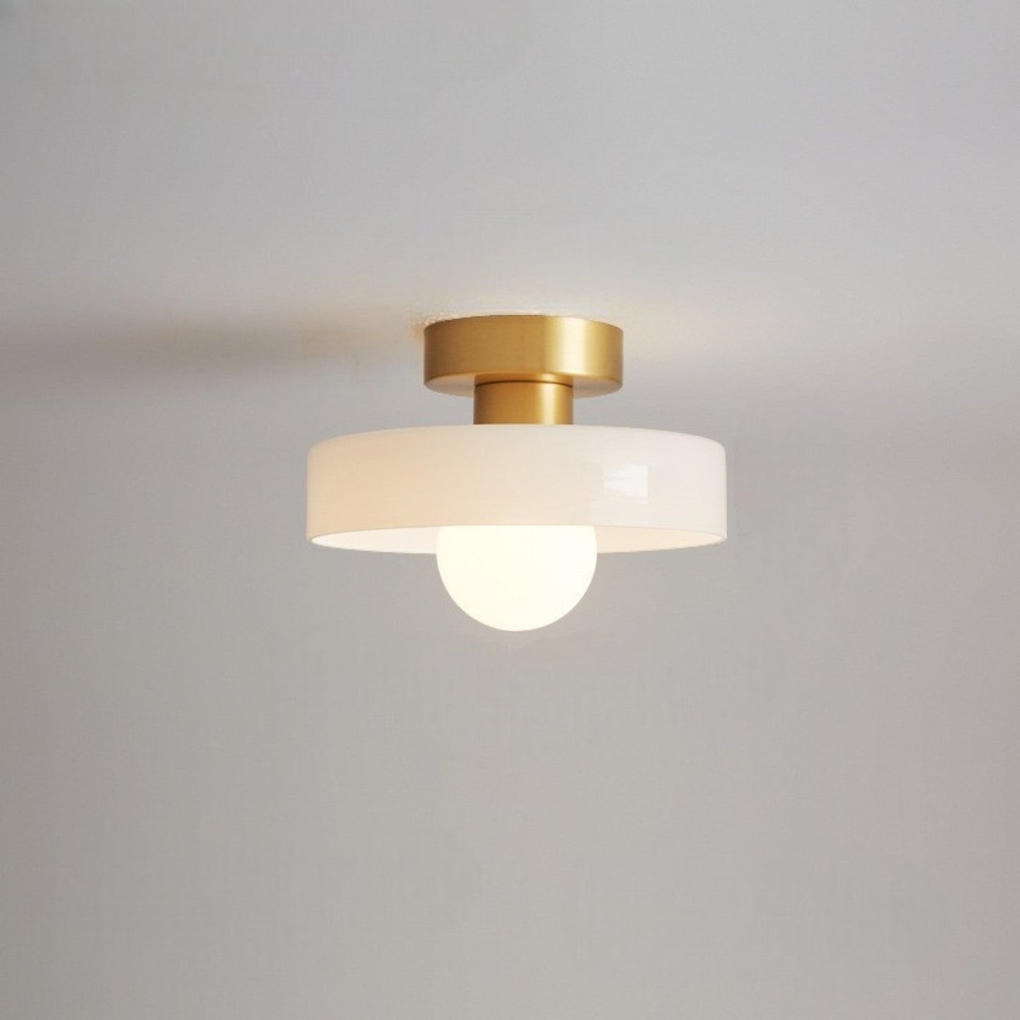 Bauhaus Loftlampe i Elegant Design – LED Belysning til Soveværelse og Stue Belysning Tech Butik Guld/Hvid