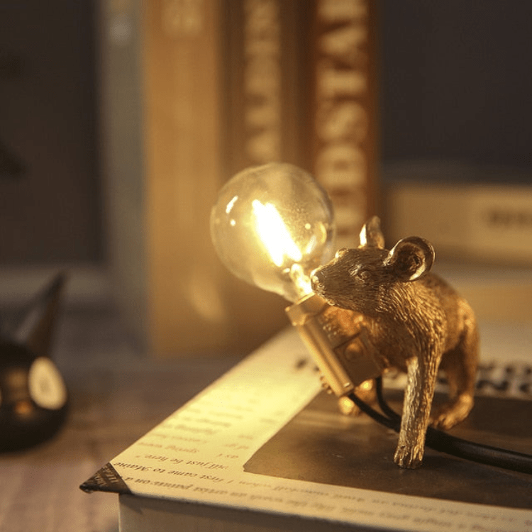 Bordlampe med Muselampe Design – Charmerende og Energi Effektiv Belysning Lamper Tech Butik Guld Kryber Væk