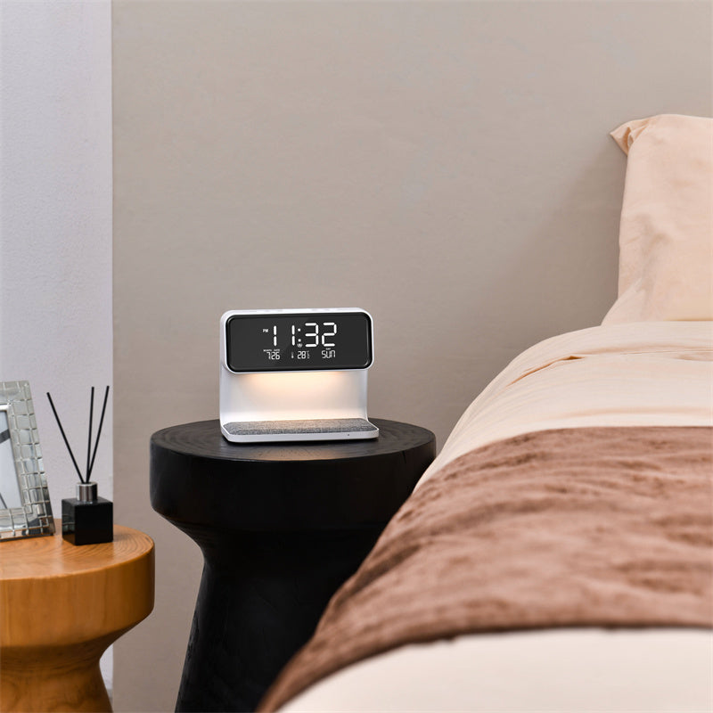 3-i-1 Natbordslampe – Trådløs Oplader, LCD Vækkeur & Touch LED Belysning Tech Butik