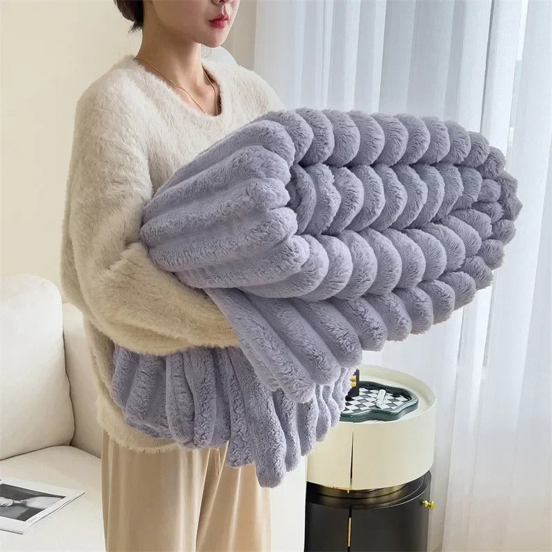 Bred Flanel Fleece Tæppe med Stribet Mønster – Hyggeligt til Stue og Soveværelse Sengetøj Tech Butik Lilla 100x150cm