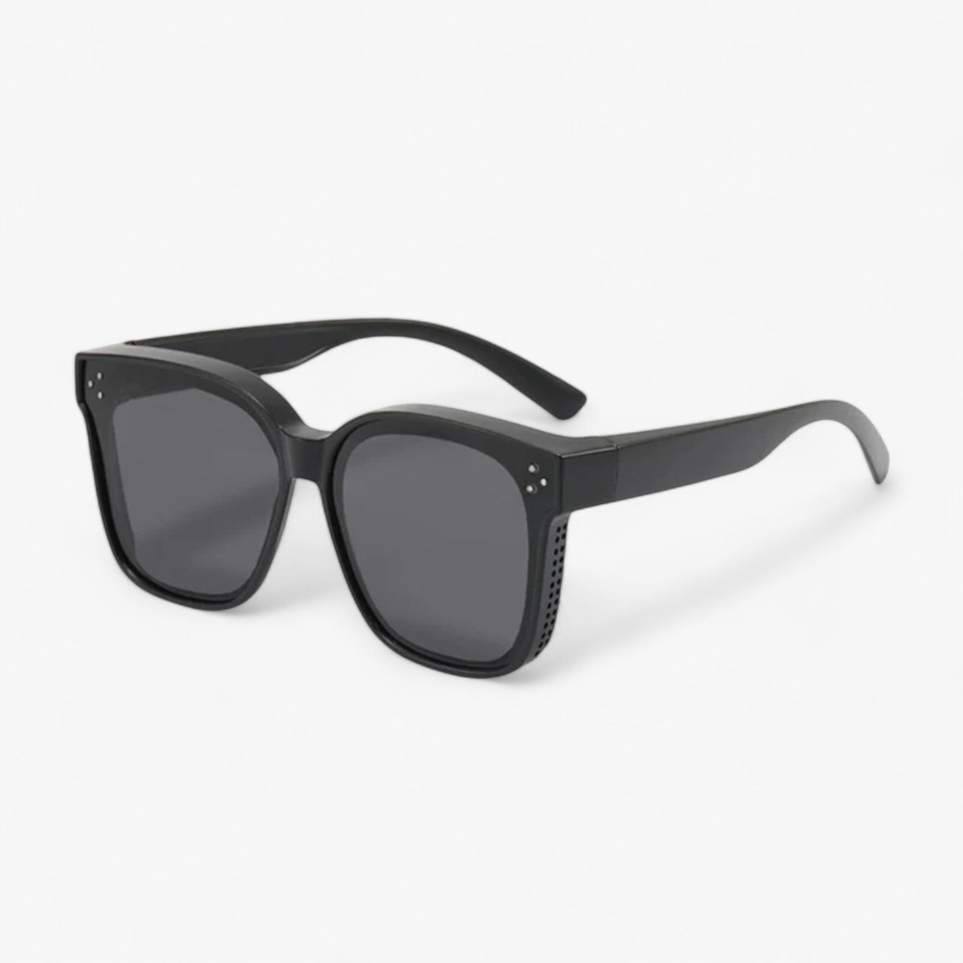 Stilfulde Solbriller til Brillebrugere – Perfekt Solbeskyttelse til Dine Briller Solsikker og brilletilbehør Tech Butik Sort / Kompakt