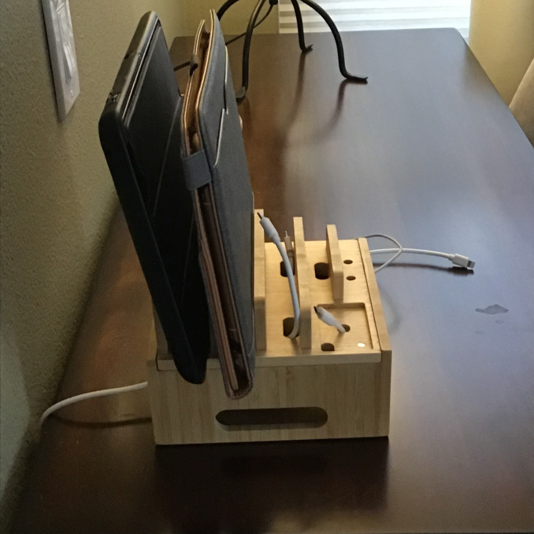 Elegant Bambus Opladningsstation – Hold Alle Dine Enheder Strømførte & Organiserede Opladningsstationer Tech Butik