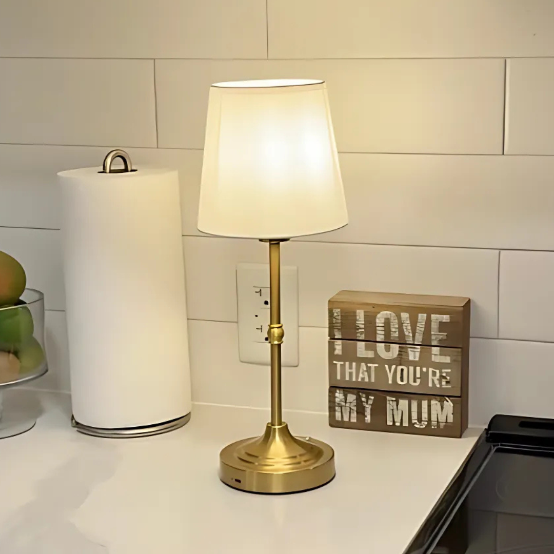 Elegant Bordlampe i Hvid Metal og Glas til Moderne Indretning Bordlampe Tech Butik