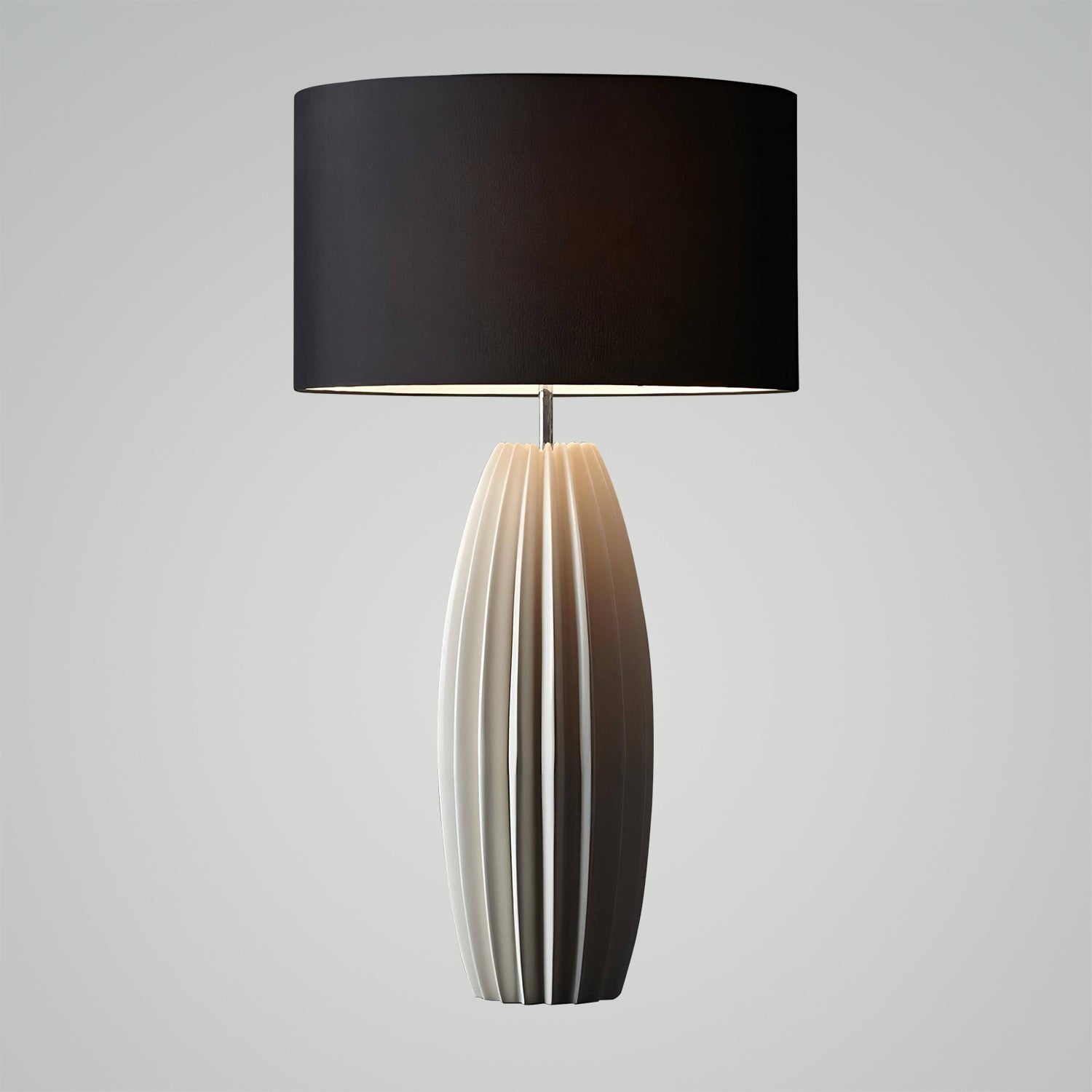 Elegant Bordlampe i Keramik med Stofskærm Bordlampe Tech Butik Hvid & Sort Dia 38cm x H 68cm