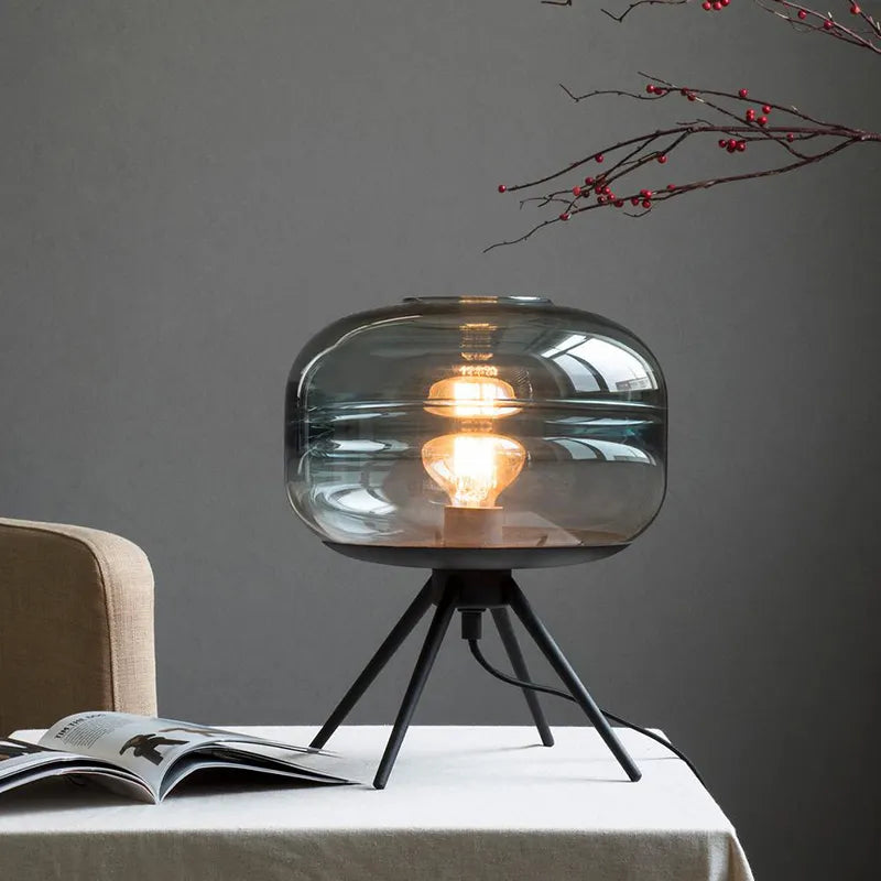 Elegant Bordlampe med Glas Skærm til Moderne Indretning Lamp Tech Butik