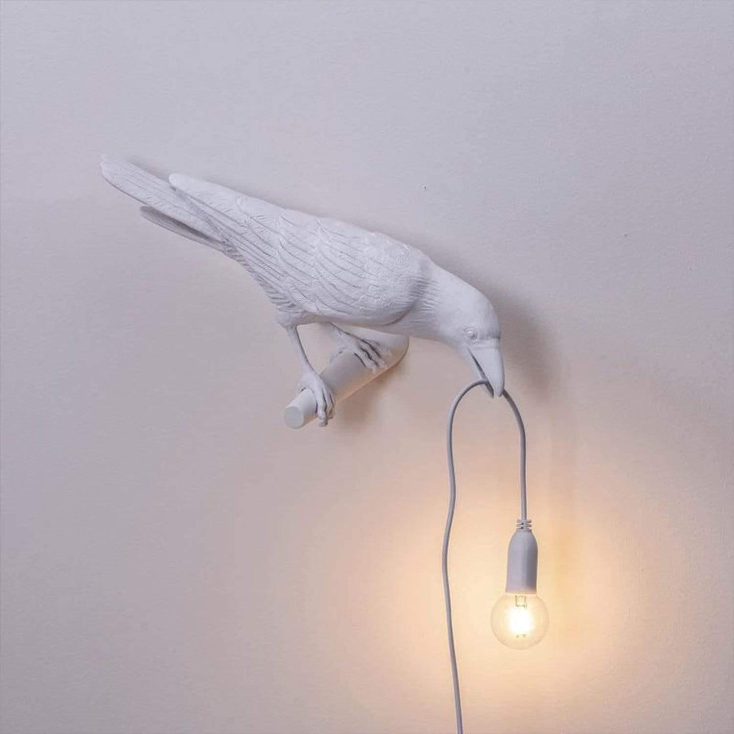 Kunstnerisk Fuglelampe – Fortryllende Dekorativt Lys med Moderne Elegance Lamper Tech Butik Hvid Væg Højre US