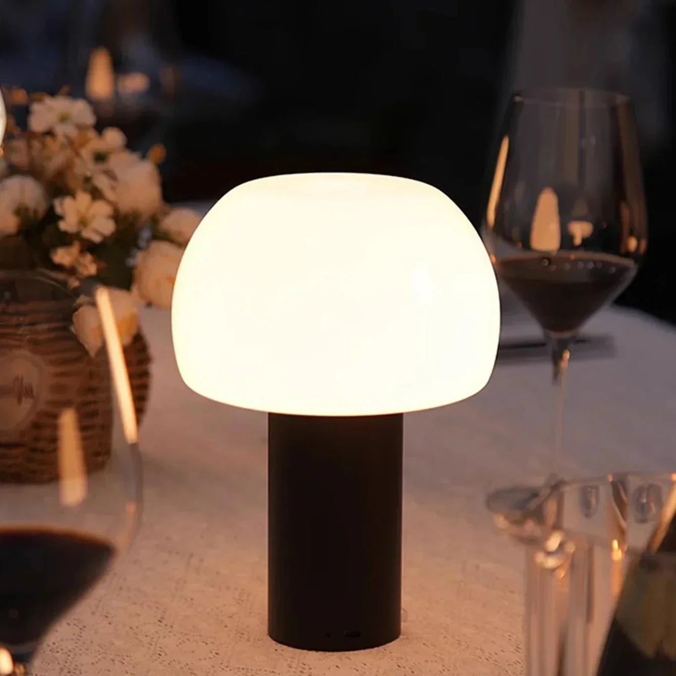 Elegant Genopladelig Bordlampe til Fleksibel Belysning Overalt Bordlamper Tech Butik