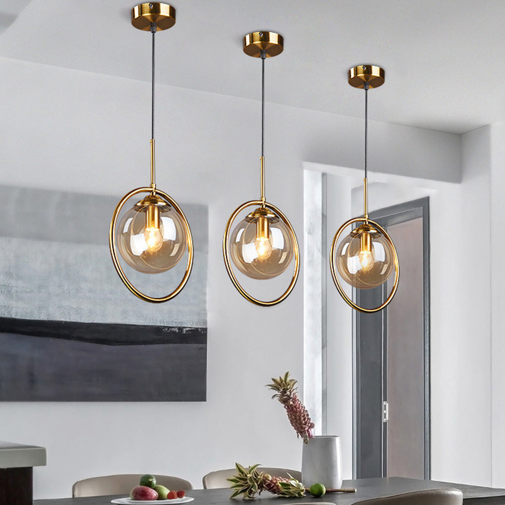 Elegant Glas Pendel Lampe med Guldramme – Lampe til Spisebord og Stue Belysning Tech Butik Amber D25x H30 cm