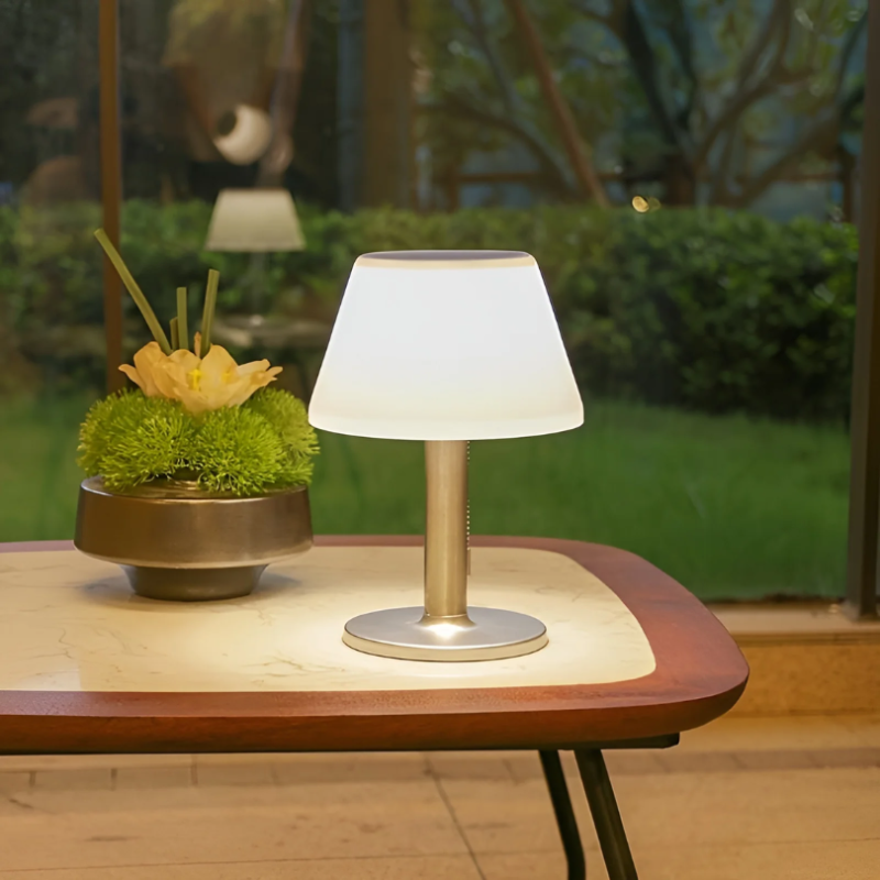 Elegant Solcelledrevet Bordlampe til Udendørs og Indendørs Brug Bordlamper Tech Butik