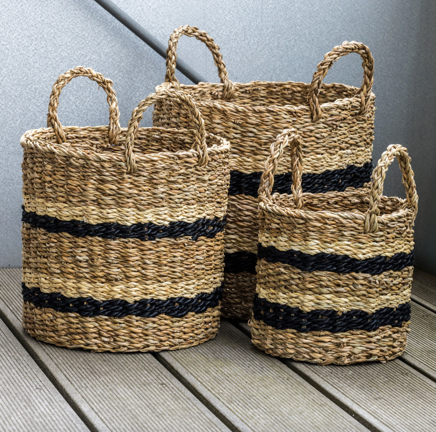 Sæt af Rattan Kurve med Striber – Stilfuld og Funktionel Opbevaring Kurve Tech Butik