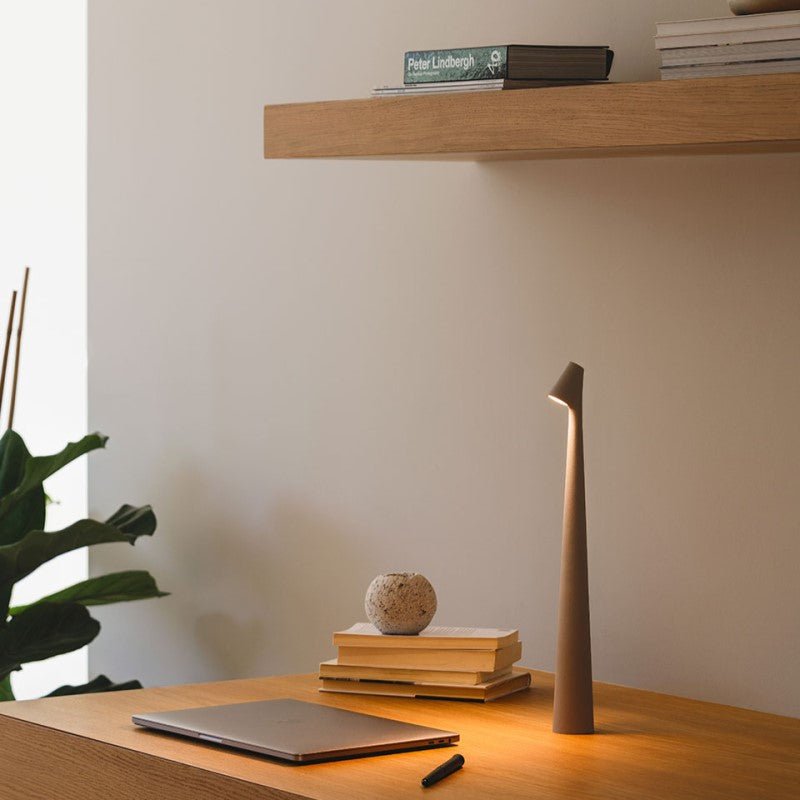 Gulvlampe minimalistisk ledningsfrit design og fleksibel belysning Bordlamper Tech Butik