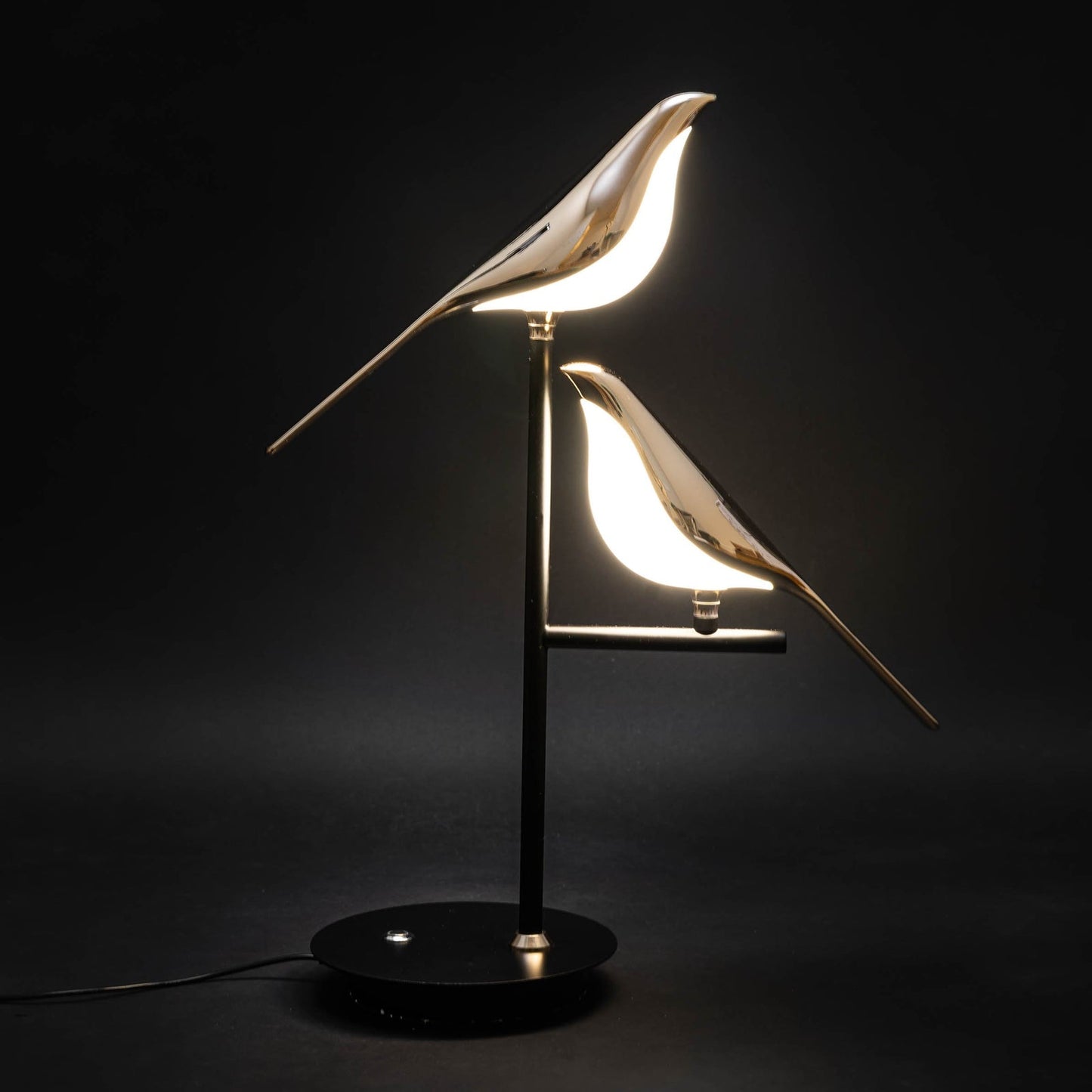 Moderne LED-bordlampe – Postmoderne elegance med gyldent skær Belysning Tech Butik