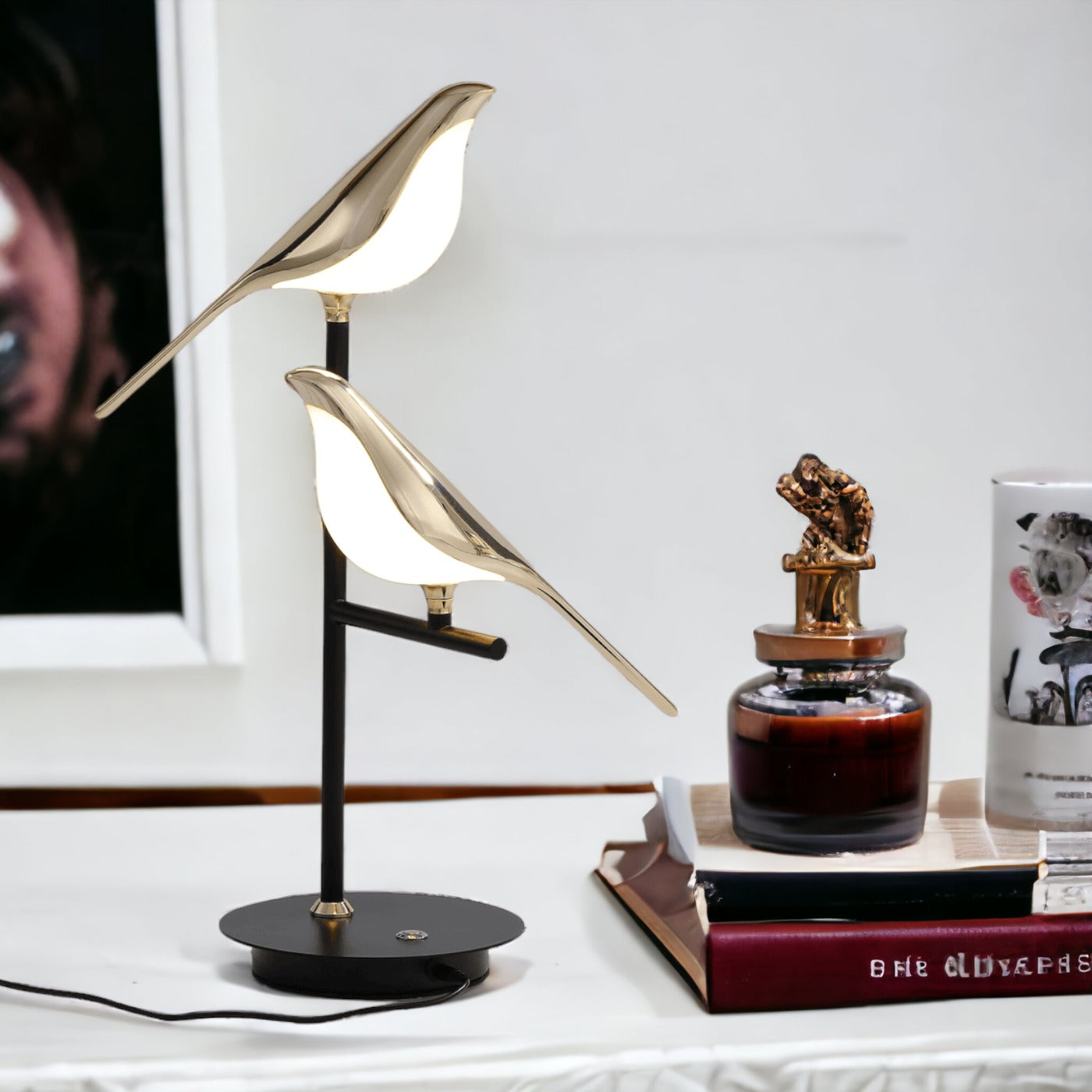 Moderne LED-bordlampe – Postmoderne elegance med gyldent skær Belysning Tech Butik