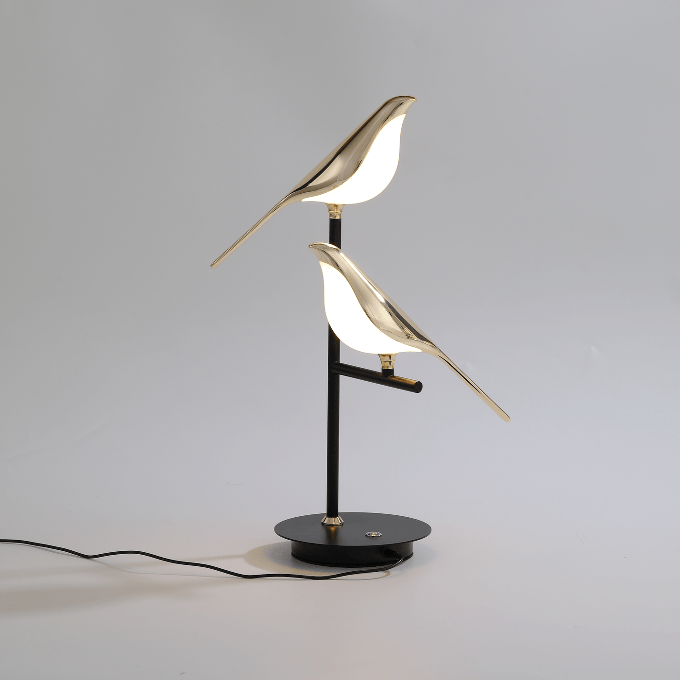 Moderne LED-bordlampe – Postmoderne elegance med gyldent skær Belysning Tech Butik