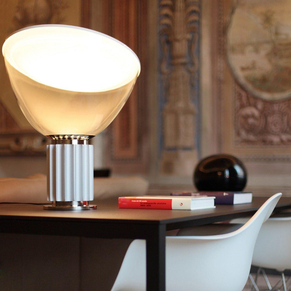 Moderne Kunstnerisk Bordlampe med Justerbar Glasdiffuser Bordlampe Tech Butik
