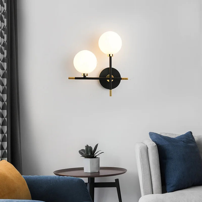 Moderne Nordisk Væglampe med Glaskugle Design Væglamper Tech Butik