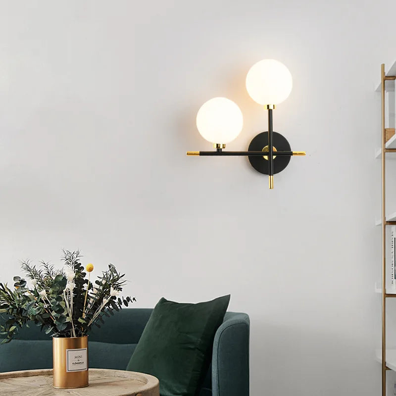Moderne Nordisk Væglampe med Glaskugle Design Væglamper Tech Butik