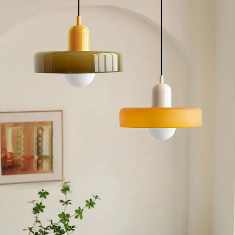 Moderne Pendel i farvet glas