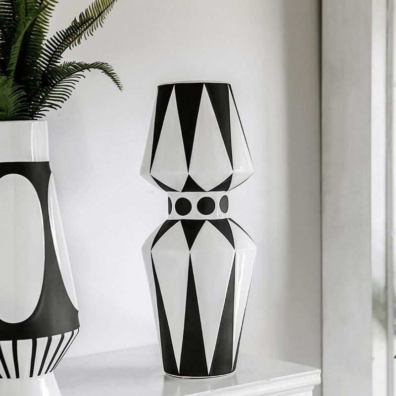 Moderne Sort-Hvid Abstrakt Vase i Keramik til Stilfuld Indretning Vaser Tech Butik