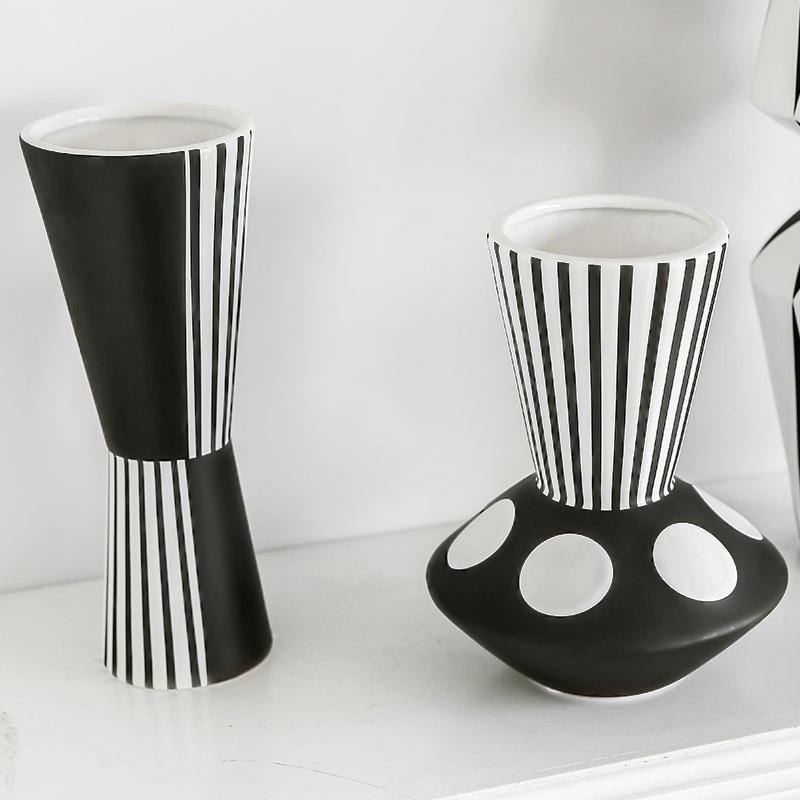 Moderne Sort-Hvid Abstrakt Vase i Keramik til Stilfuld Indretning Vaser Tech Butik Omvendt vase
