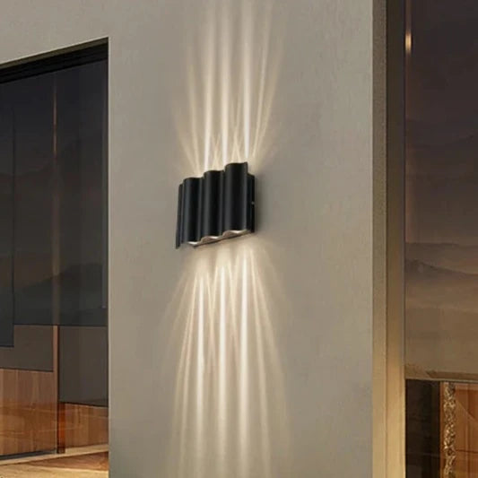 Arc LED Udendørs Væglampe – Vandtæt Bølgedesign Udendørs belysning Tech Butik