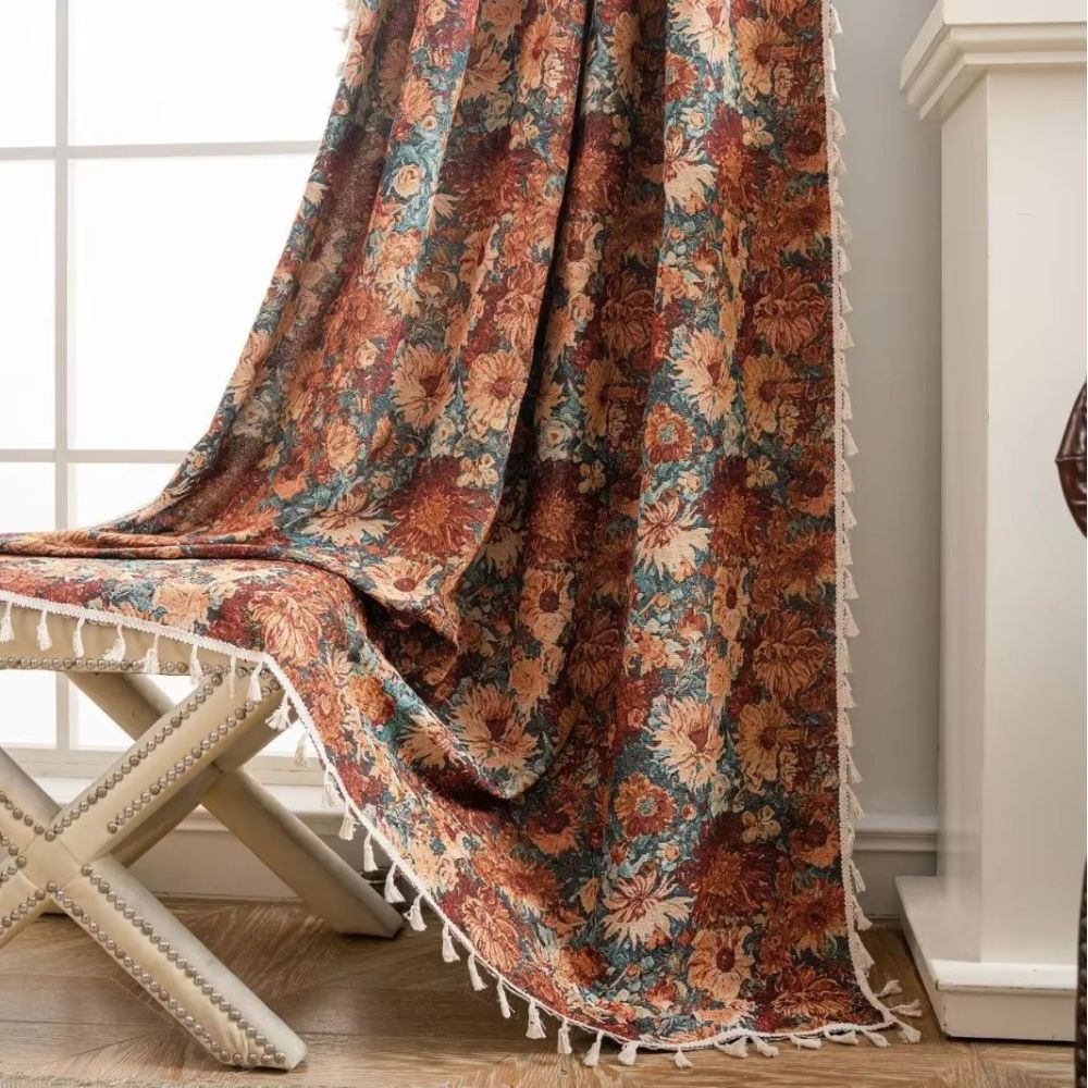 Ditsy Blomster Gardin med Frynser | Vintage Elegance med Boheme-Charme Gardinstænger og tilbehør Tech Butik Rosewood Night 59"x63" Stang lomme