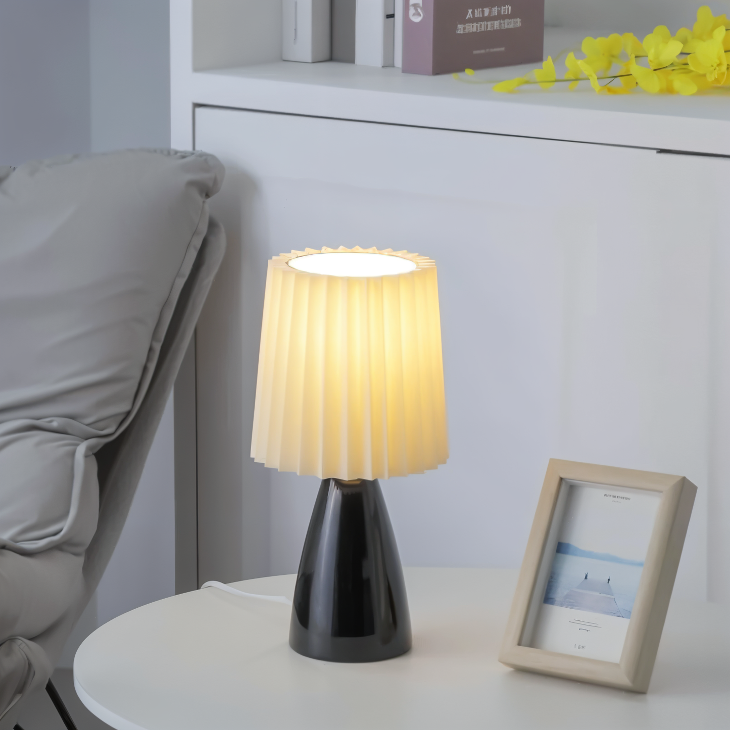 Plisseret LED-bordlampe til stilfuld hjemmebelysning Bordlamper Tech Butik Sort og hvid Genopladelig via USB