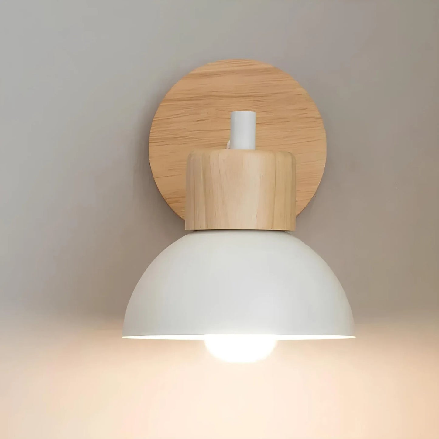 Rustik Væglampe med Træophæng og Moderne Udtryk Væglamper Tech Butik Hvid