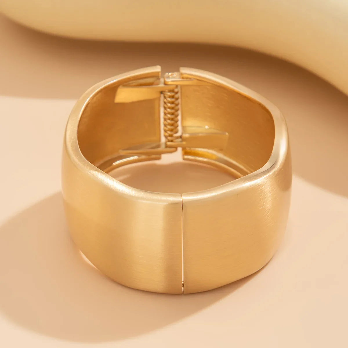 Golden Tide Vintage Armbånd – Børstet Metal Skulpturelt Sæt Bracelets Tech Butik