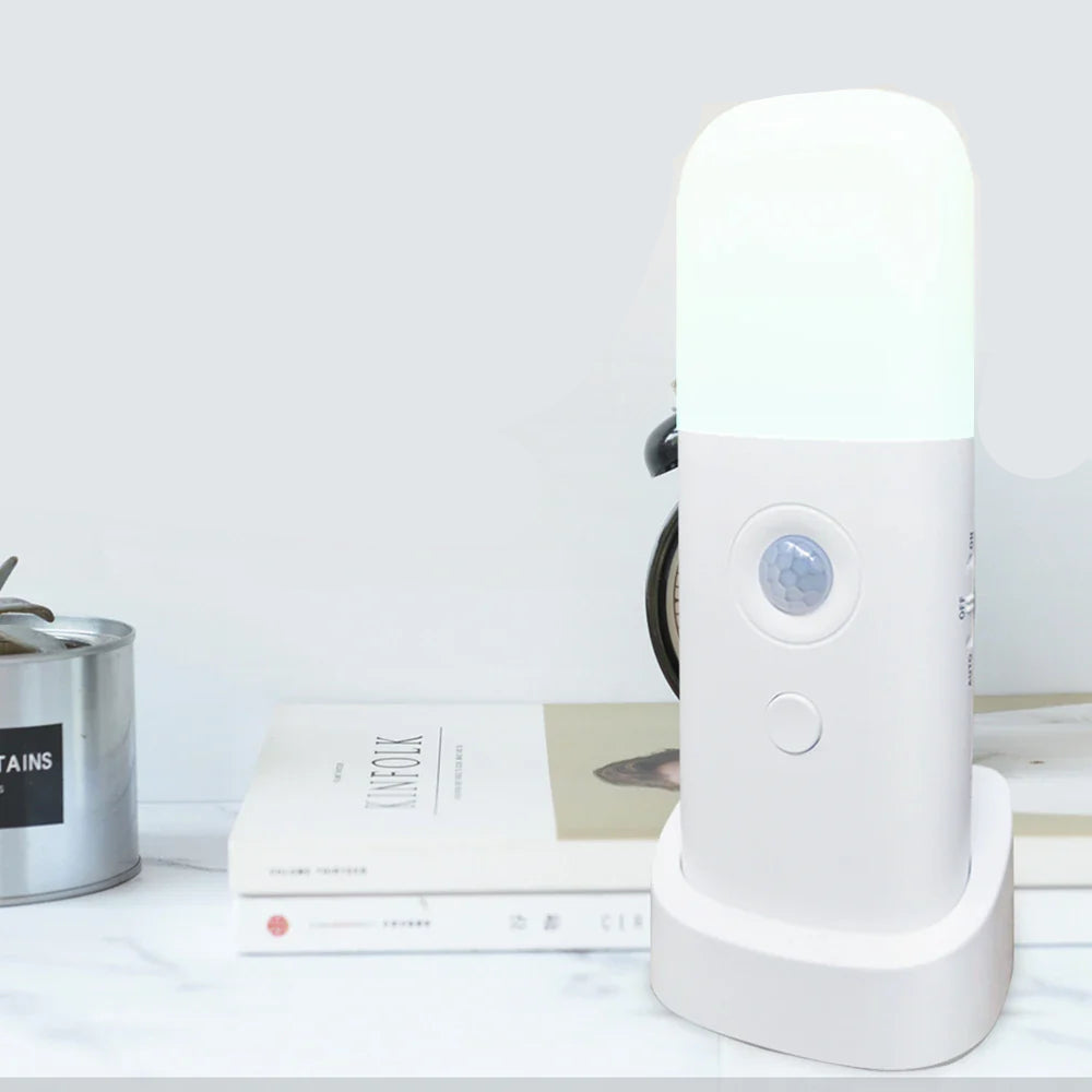 Smart Genopladelig Natlampe med Bevægelsessensor Praktiske lamper Tech Butik Køligt lys