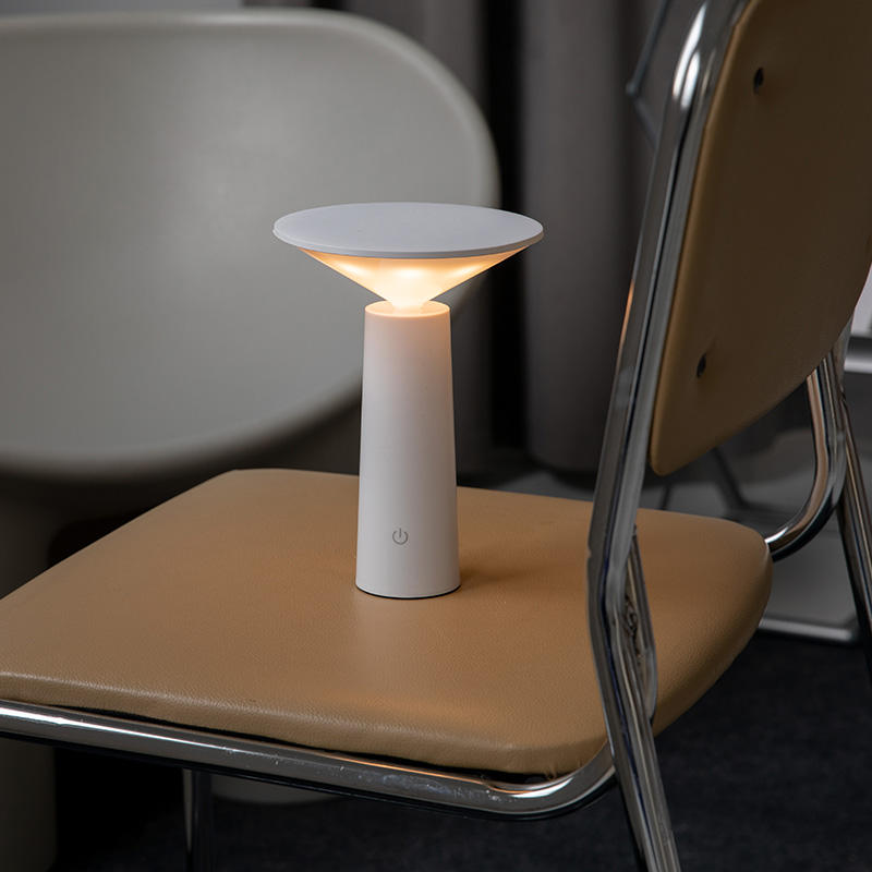 Stilfuld Genopladelig Roterbar LED Bordlampe til Moderne Hjem Bordlamper Tech Butik Hvid
