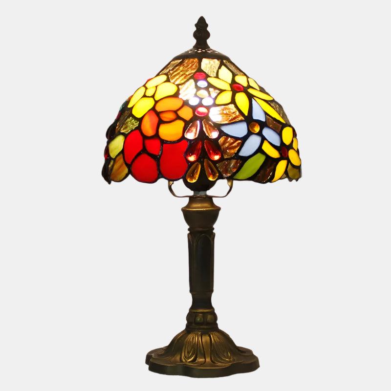Tiffany-inspireret bordlampe i farvet glas til et levende arbejdsmiljø Bordlampe Tech Butik A