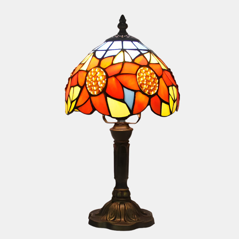 Tiffany-inspireret bordlampe i farvet glas til et levende arbejdsmiljø Bordlampe Tech Butik B
