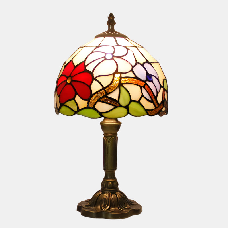 Tiffany-inspireret bordlampe i farvet glas til et levende arbejdsmiljø Bordlampe Tech Butik C