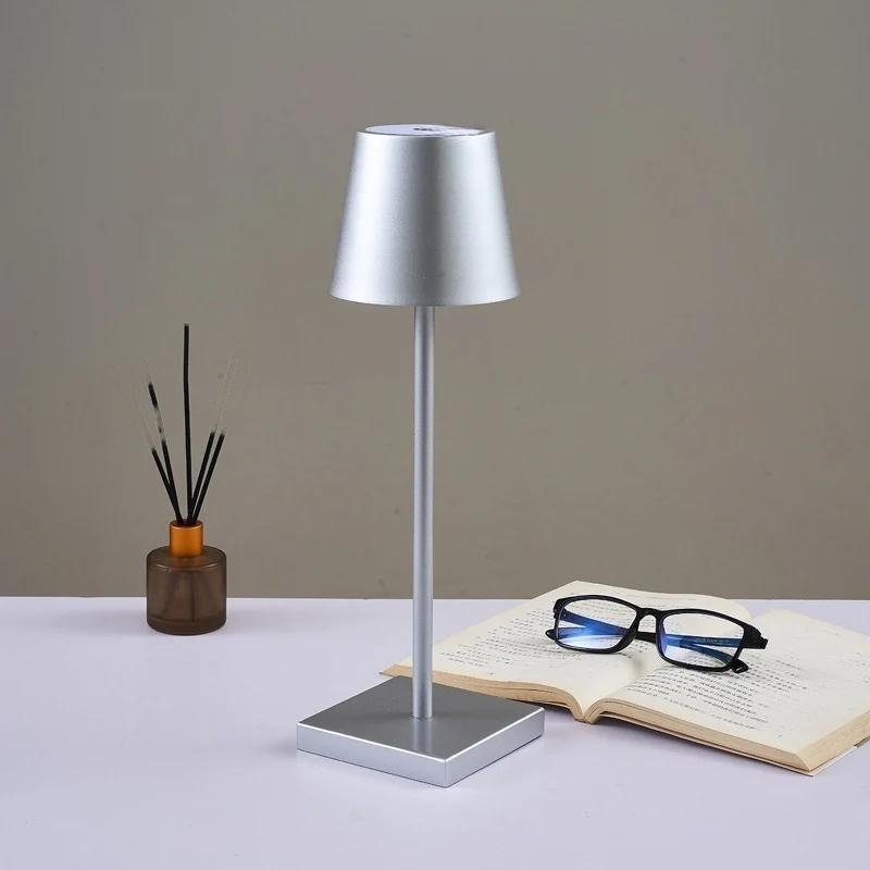 Trådløs LED Bordlampe med Justerbar Lysstyrke Bordlampe Tech Butik Sølv