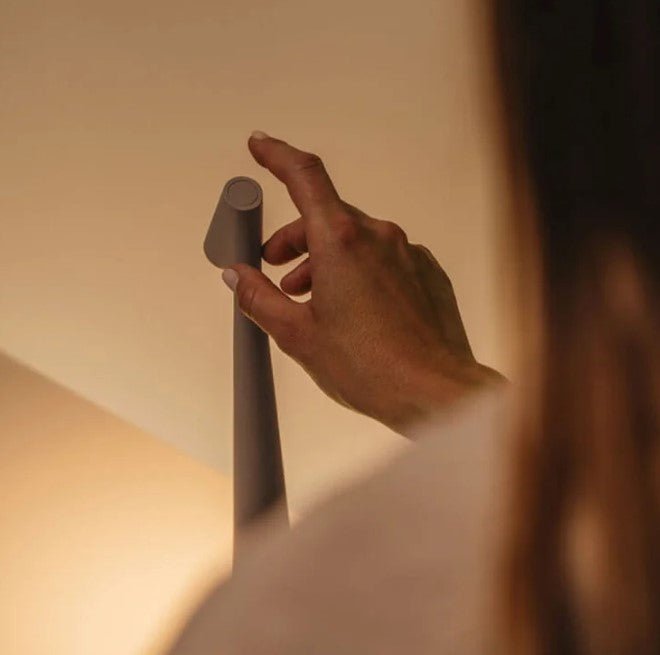 Nordisk Minimalistisk Trådløs LED Läslampa – Genopladelig Bordlampe til Læsning & Spisning Bordlamper Tech Butik