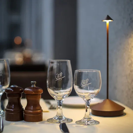 Trådløs Bordlampe med Dæmpbar LED – Moderne Design til Indendørs og Udendørs Bordlamper Tech Butik