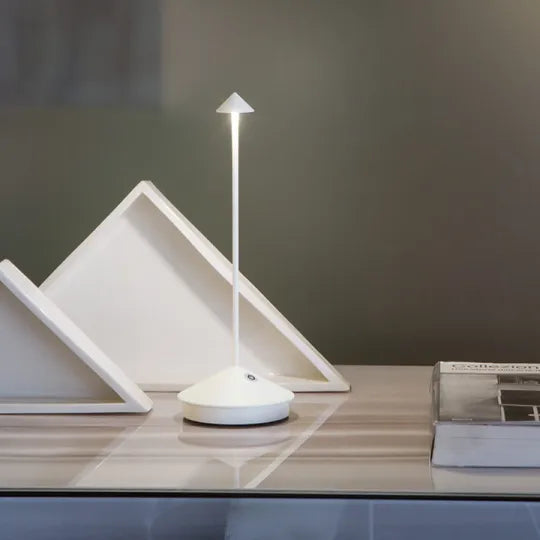 Trådløs Bordlampe med Dæmpbar LED – Moderne Design til Indendørs og Udendørs Bordlamper Tech Butik