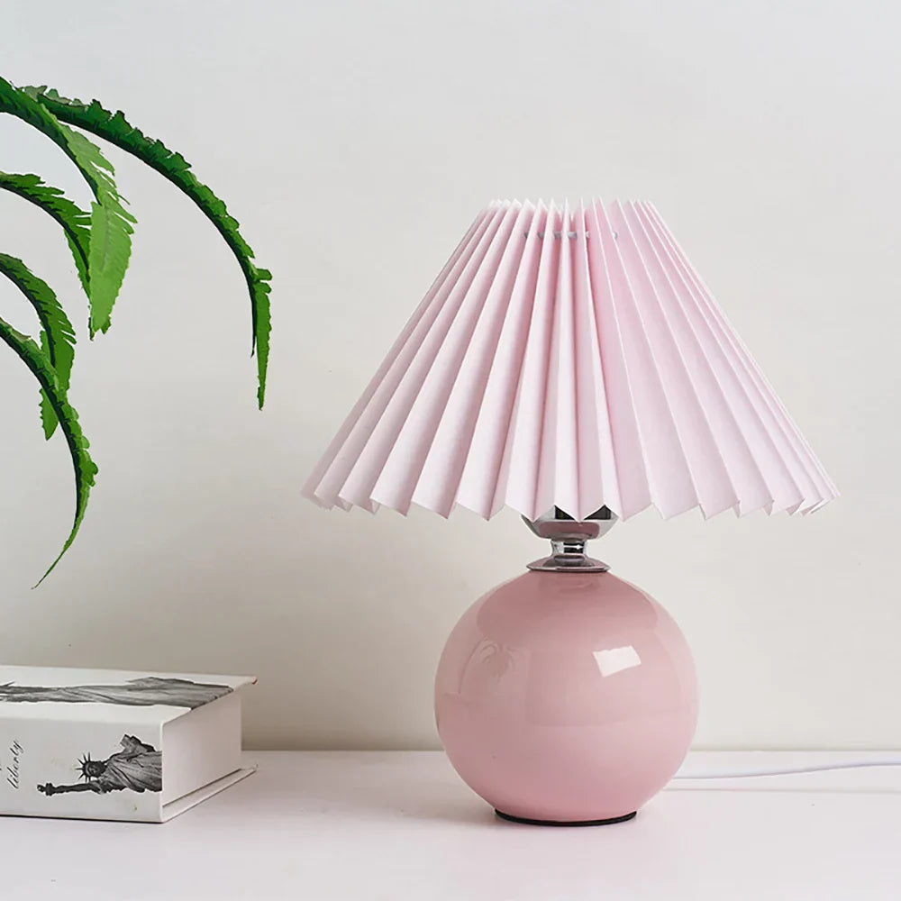 Vintage Bordlampe med Plisseret Skærm – Elegant Belysning til Ethvert Rum Belysning Tech Butik