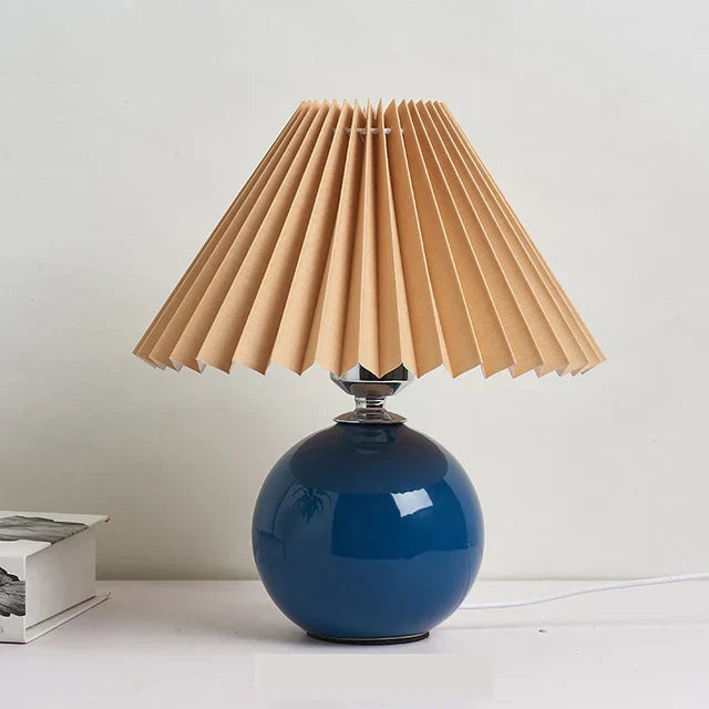 Vintage Bordlampe med Plisseret Skærm – Elegant Belysning til Ethvert Rum Belysning Tech Butik Blå og Brun