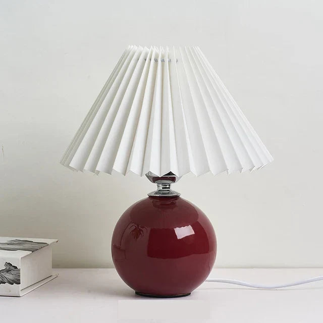 Vintage Bordlampe med Plisseret Skærm – Elegant Belysning til Ethvert Rum Belysning Tech Butik Vin og Hvid