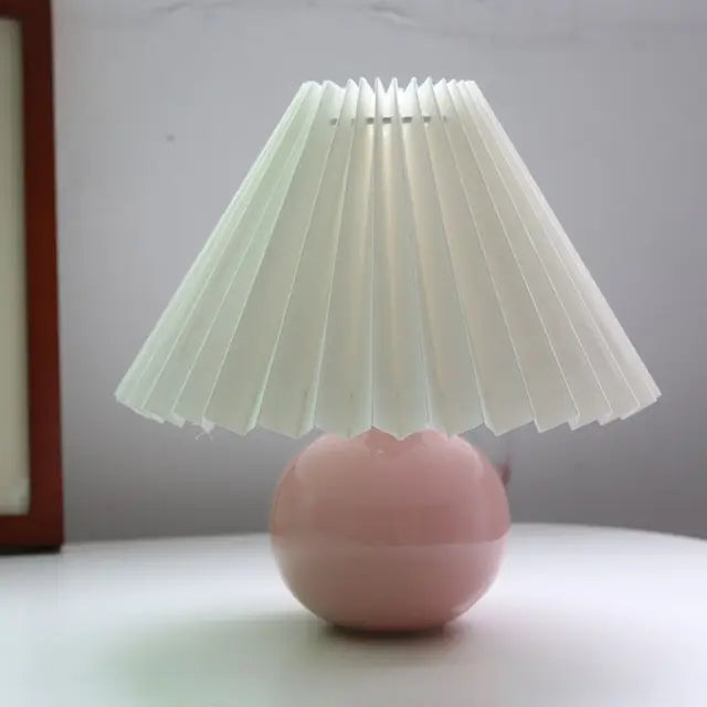 Vintage Bordlampe med Plisseret Skærm – Elegant Belysning til Ethvert Rum Belysning Tech Butik Pink og Hvid
