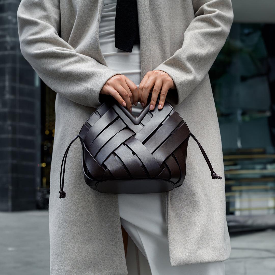 Chic Flettet Håndtaske – Tidløs Struktur, Ubesværet Elegance Handbag Tech Butik Mørkebrun