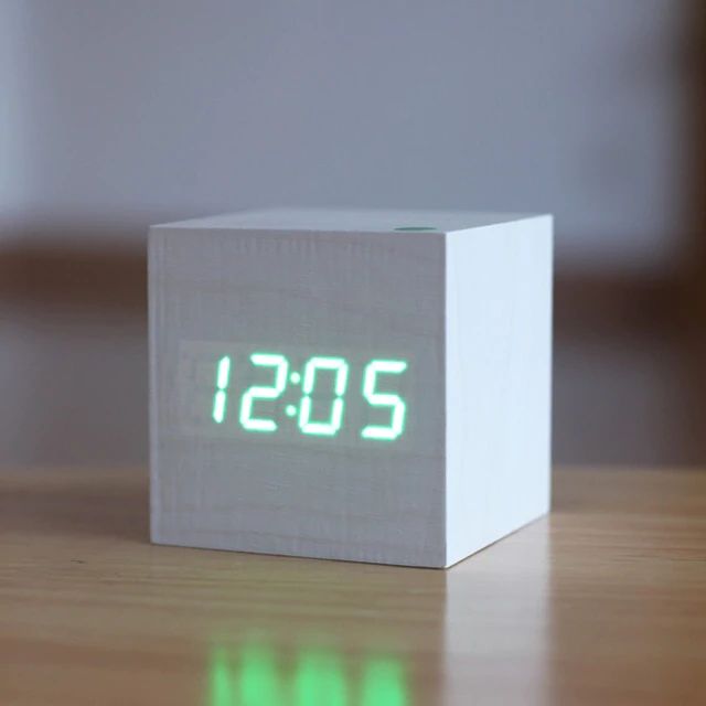 Cube Digital Bordur – Minimalistisk Design Møder Præcis Tidsvisning Tech Butik Hvid-grøn
