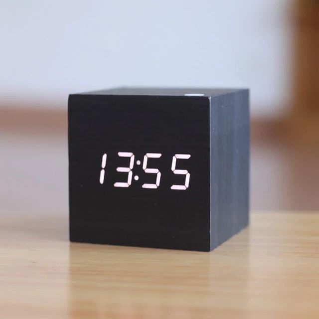 Cube Digital Bordur – Minimalistisk Design Møder Præcis Tidsvisning Tech Butik Sort-hvid