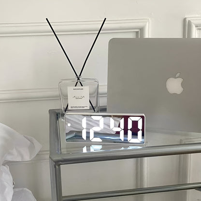 Digital LED Spejl Vækkeur – Elegant Ur med Klar Skærm og Smarte Funktioner Clocks Tech Butik