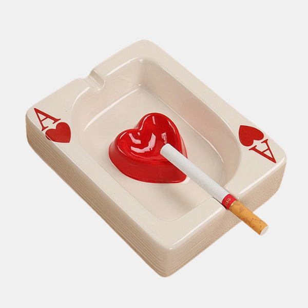 Keramisk Askebæger med Poker-hjerte – Stilrent firkantet design Sculptures & Figurines Tech Butik Rødt Hjerte