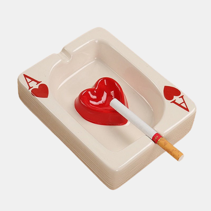 Keramisk Askebæger med Poker-hjerte – Stilrent firkantet design Sculptures & Figurines Tech Butik Rødt Hjerte