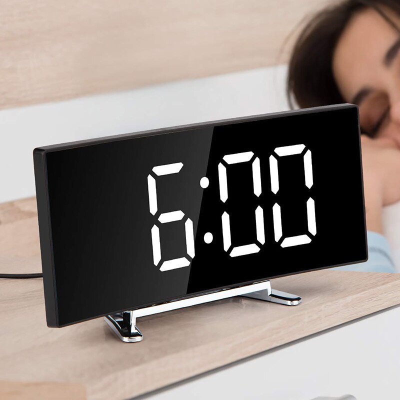 LED Digitalt Vækkeur – Buet Skærm med Ambient Lys Alarm Clocks Tech Butik
