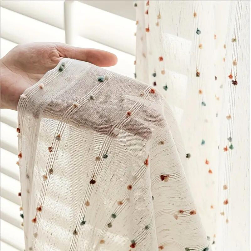 Elegant Regnbue Tylgardin – Let og Luftigt Vinduesgardin med Livlige Farveaccents Curtains Tech Butik